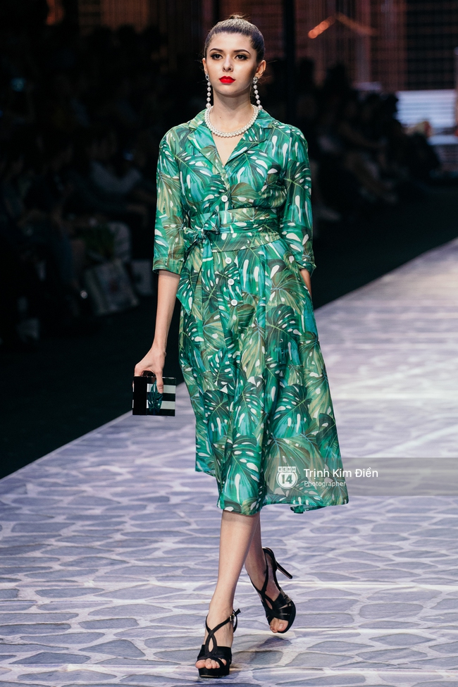 Thanh Hằng đặt cái kết hoàn hảo cho VIFW, Lê Thúy bất ngờ catwalk trong show Lê Thanh Hòa - Ảnh 41. Thanh Hằng đặt cái kết hoàn hảo cho VIFW, Lê Thúy bất ngờ catwalk trong show Lê Thanh Hòa - Ảnh 41.