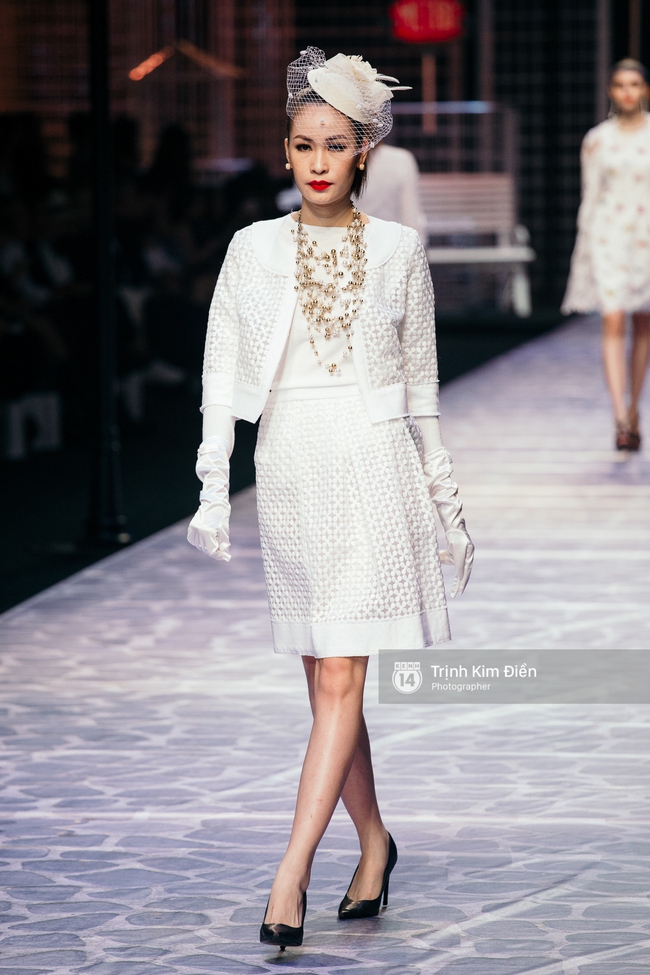 Thanh Hằng đặt cái kết hoàn hảo cho VIFW, Lê Thúy bất ngờ catwalk trong show Lê Thanh Hòa - Ảnh 43. Thanh Hằng đặt cái kết hoàn hảo cho VIFW, Lê Thúy bất ngờ catwalk trong show Lê Thanh Hòa - Ảnh 43.