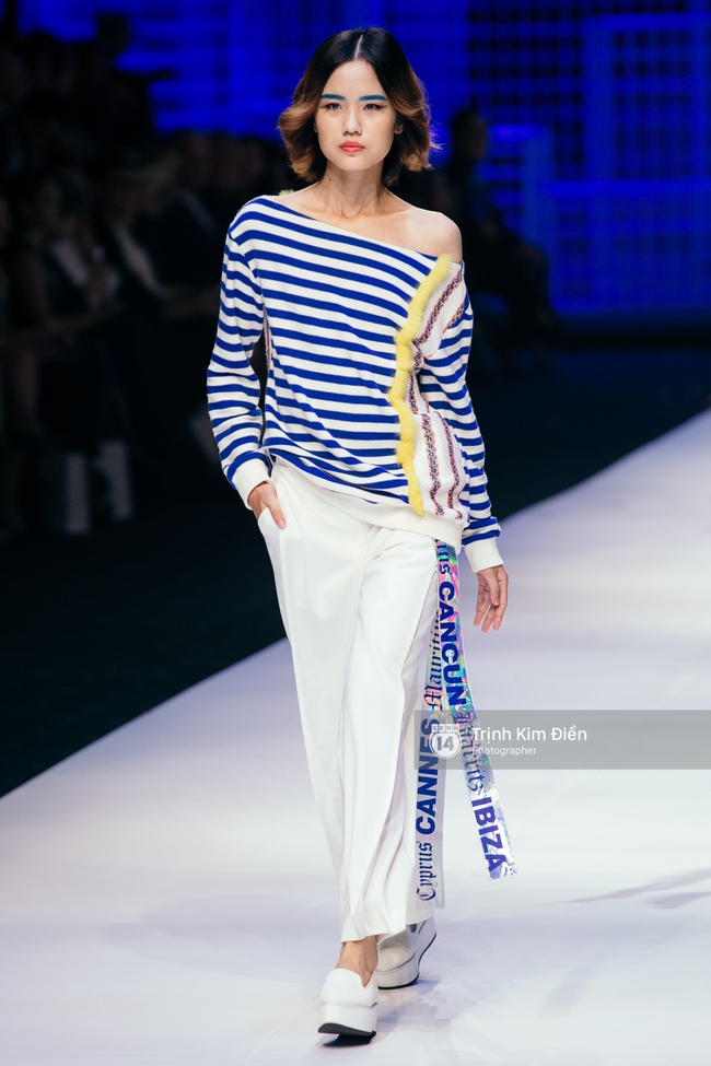 Thanh Hằng đặt cái kết hoàn hảo cho VIFW, Lê Thúy bất ngờ catwalk trong show Lê Thanh Hòa - Ảnh 27. Thanh Hằng đặt cái kết hoàn hảo cho VIFW, Lê Thúy bất ngờ catwalk trong show Lê Thanh Hòa - Ảnh 27.