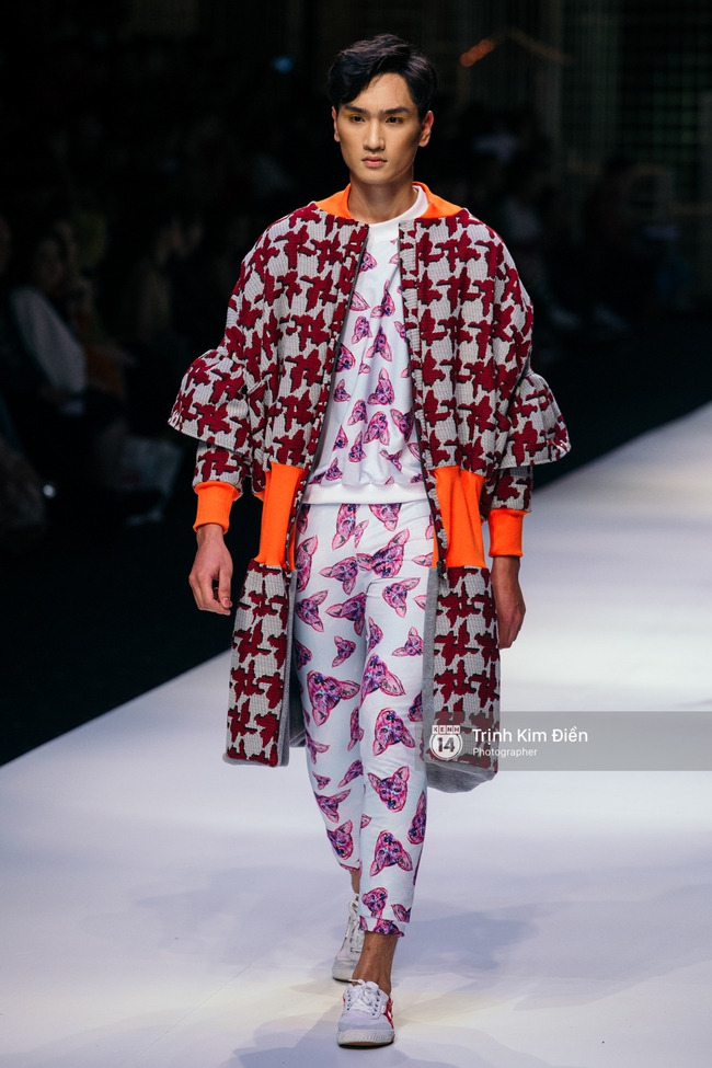 Thanh Hằng đặt cái kết hoàn hảo cho VIFW, Lê Thúy bất ngờ catwalk trong show Lê Thanh Hòa - Ảnh 34. Thanh Hằng đặt cái kết hoàn hảo cho VIFW, Lê Thúy bất ngờ catwalk trong show Lê Thanh Hòa - Ảnh 34.