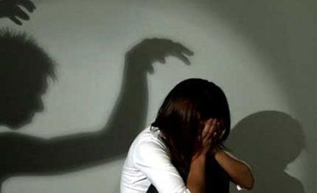 Bé gái 4 tuổi nghi bị người đàn ông xâm hại tình dục khi đi xem bóng chuyền cùng mẹ - Ảnh 1. Bé gái 4 tuổi nghi bị người đàn ông xâm hại tình dục khi đi xem bóng chuyền cùng mẹ - Ảnh 1.