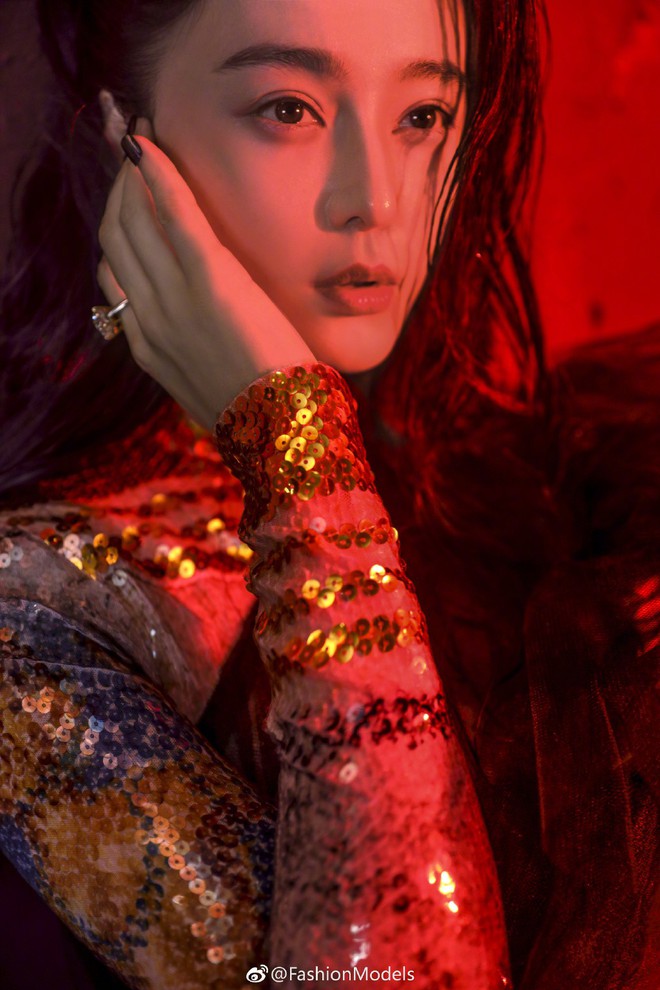 Phạm Băng Băng hóa Nữ thần Băng và Lửa, đẹp xuất sắc trên trang bìa tạp chí - Ảnh 3.