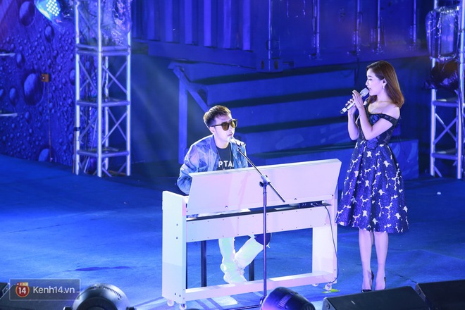 Sơn Tùng M-TP ôm fan, Only C kết hợp cùng Bích Phương trên sân khấu tại Hà Nội - Ảnh 7. Sơn Tùng M-TP ôm fan, Only C kết hợp cùng Bích Phương trên sân khấu tại Hà Nội - Ảnh 7.