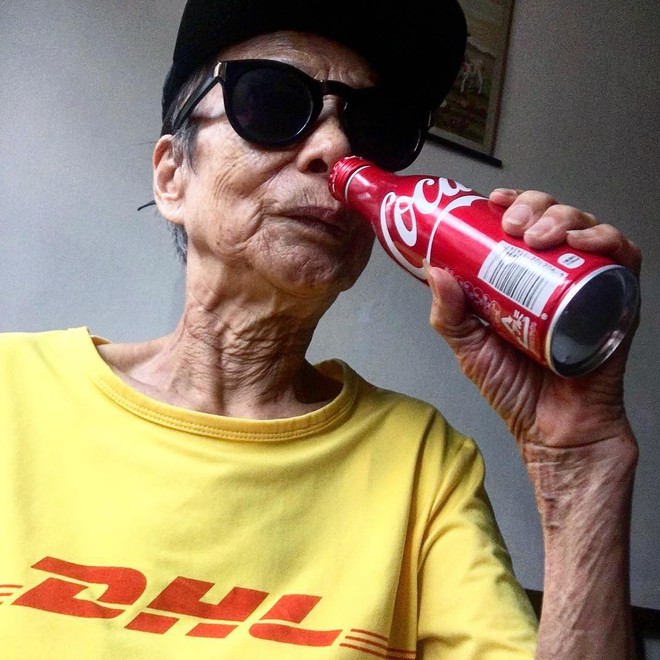 Chỉ 2 tuần sau khi xuất hiện trên Instagram, cụ bà 88 tuổi này đã trở thành hiện tượng thời trang xứ Đài - Ảnh 10.