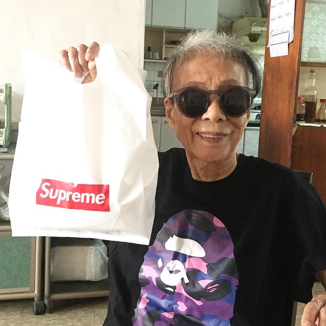 Chỉ 2 tuần sau khi xuất hiện trên Instagram, cụ bà 88 tuổi này đã trở thành hiện tượng thời trang xứ Đài - Ảnh 12.