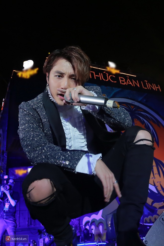 Sơn Tùng M-TP ôm fan, Only C kết hợp cùng Bích Phương trên sân khấu tại Hà Nội - Ảnh 3. Sơn Tùng M-TP ôm fan, Only C kết hợp cùng Bích Phương trên sân khấu tại Hà Nội - Ảnh 3.