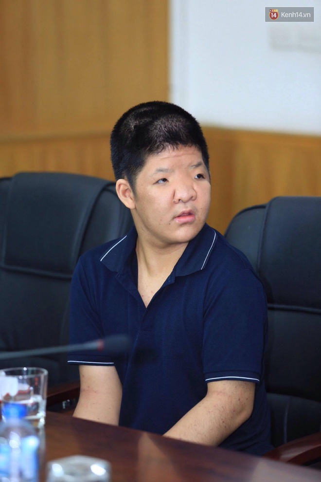 Học viện Âm nhạc Quốc gia Việt Nam trao tặng học bổng 2 năm cho con trai Quốc Tuấn - Ảnh 3. Học viện Âm nhạc Quốc gia Việt Nam trao tặng học bổng 2 năm cho con trai Quốc Tuấn - Ảnh 3.