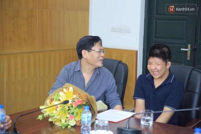 Học viện Âm nhạc Quốc gia Việt Nam trao tặng học bổng 2 năm cho con trai Quốc Tuấn - Ảnh 5. Học viện Âm nhạc Quốc gia Việt Nam trao tặng học bổng 2 năm cho con trai Quốc Tuấn - Ảnh 5.