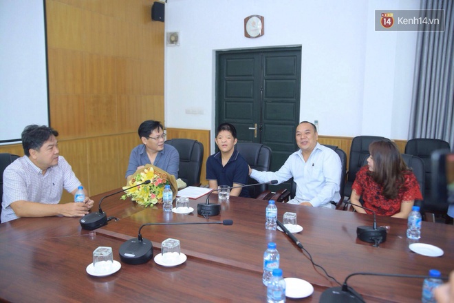 Học viện Âm nhạc Quốc gia Việt Nam trao tặng học bổng 2 năm cho con trai Quốc Tuấn - Ảnh 6. Học viện Âm nhạc Quốc gia Việt Nam trao tặng học bổng 2 năm cho con trai Quốc Tuấn - Ảnh 6.