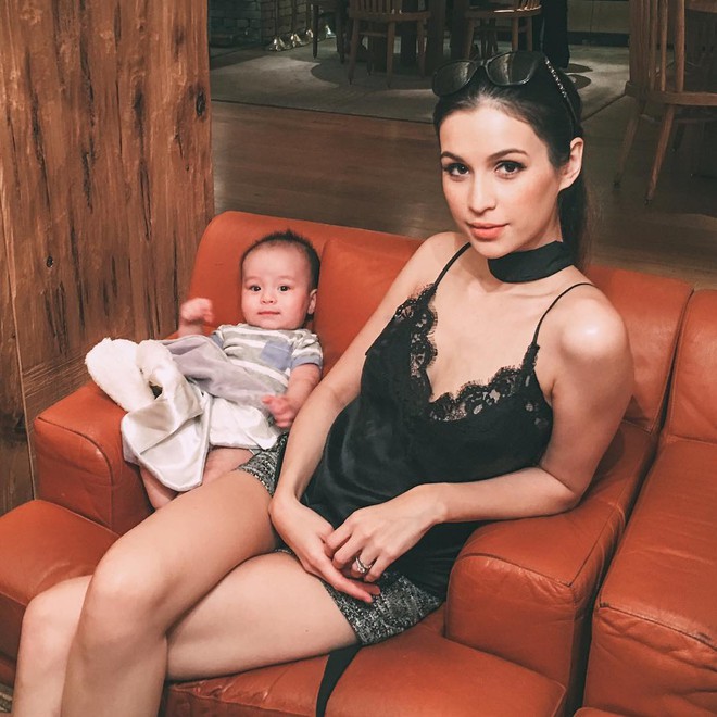 Bà mẹ bỉm sữa Singapore gây sốt mạng xã hội Việt với vẻ đẹp quá gợi cảm, về dáng chỉ 3 tuần sau khi sinh đôi - Ảnh 20.