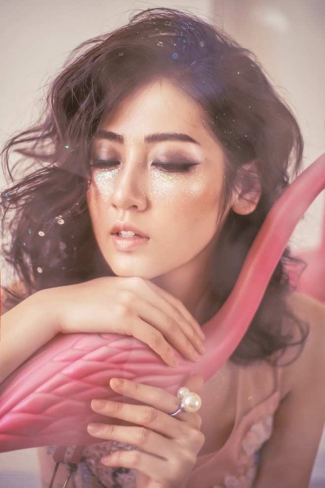 Á hậu Tú Anh hóa nàng thơ, khoe vẻ mong manh khó cưỡng trong bộ ảnh mới - Ảnh 3. Á hậu Tú Anh hóa nàng thơ, khoe vẻ mong manh khó cưỡng trong bộ ảnh mới - Ảnh 3.