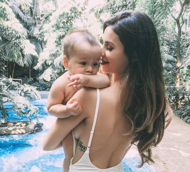 Bà mẹ bỉm sữa Singapore gây sốt mạng xã hội Việt với vẻ đẹp quá gợi cảm, về dáng chỉ 3 tuần sau khi sinh đôi - Ảnh 10.