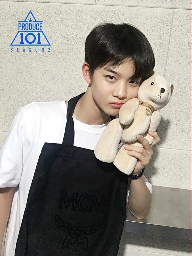 Ai cũng tưởng hot boy Produce 101 bịt mắt cho ngầu, nhưng đây mới là sự thật! - Ảnh 12.