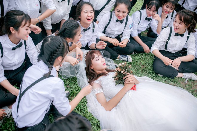 Ai mà nghĩ được bộ ảnh kỷ yếu có cô dâu xinh như thế này lại là con trai đóng giả cơ chứ! - Ảnh 4. Ai mà nghĩ được bộ ảnh kỷ yếu có cô dâu xinh như thế này lại là con trai đóng giả cơ chứ! - Ảnh 4.
