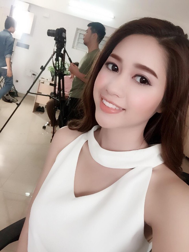 Xinh đẹp và sexy, 2 nữ PG trong đoạn clip hot nhất MXH hôm nay là ai? - Ảnh 8. Xinh đẹp và sexy, 2 nữ PG trong đoạn clip hot nhất MXH hôm nay là ai? - Ảnh 8.