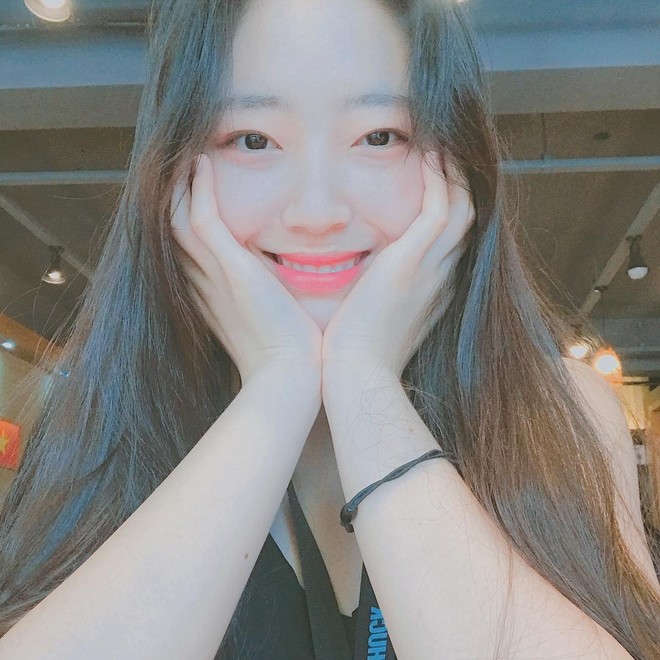 Nữ sinh 1999 hút fan nhờ vẻ ngoài giống cô nàng nổi loạn Sulli một cách giật mình - Ảnh 9. Nữ sinh 1999 hút fan nhờ vẻ ngoài giống cô nàng nổi loạn Sulli một cách giật mình - Ảnh 9.