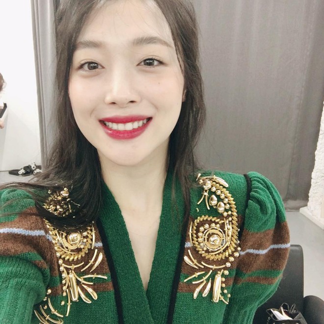 Gây xôn xao với cảnh nóng, Sulli bị thương gia thành đạt hơn 11 tuổi "đá" sau 4 tháng hẹn hò Gây xôn xao với cảnh nóng, Sulli bị thương gia thành đạt hơn 11 tuổi "đá" sau 4 tháng hẹn hò