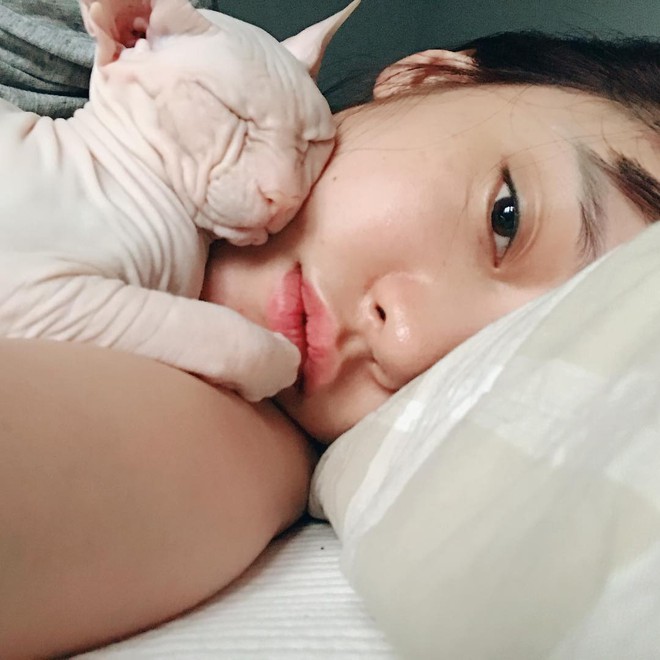 Chơi quá thân, Goo Hara bị "nhiễm" hay đang cố gắng sao chép Sulli? Chơi quá thân, Goo Hara bị "nhiễm" hay đang cố gắng sao chép Sulli?