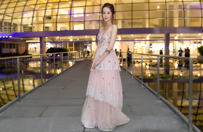 An Nguy hai lưng và Kelly Nguyễn gợi cảm, ai diện chiếc đầm hồng công chúa xinh hơn? - Ảnh 2. An Nguy hai lưng và Kelly Nguyễn gợi cảm, ai diện chiếc đầm hồng công chúa xinh hơn? - Ảnh 2.