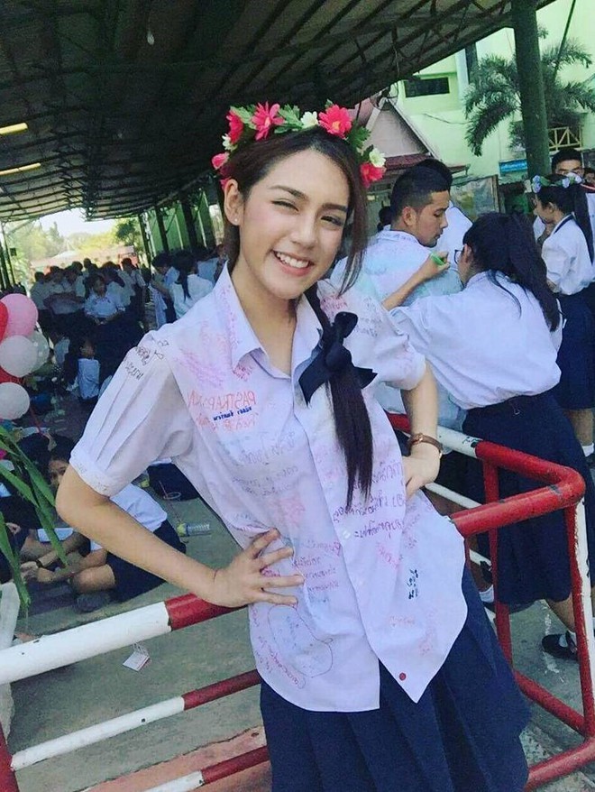 Gái Thái có khác, mặc đồng phục thôi mà cũng xinh ơi là xinh! - Ảnh 8. Gái Thái có khác, mặc đồng phục thôi mà cũng xinh ơi là xinh! - Ảnh 8.
