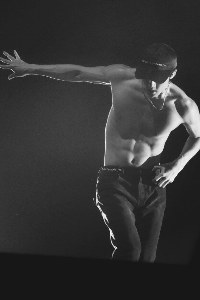 Top idol nam có body khủng nhất Kpop: Mặt thì baby đáng yêu, nhưng múi bụng sexy đến mức khiến fan khô máu - Ảnh 1. Top idol nam có body khủng nhất Kpop: Mặt thì baby đáng yêu, nhưng múi bụng sexy đến mức khiến fan khô máu - Ảnh 1.