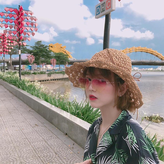 Nhan sắc "không đùa được đâu" của nữ sinh ĐH Hoa Sen - Ảnh 1. Nhan sắc "không đùa được đâu" của nữ sinh ĐH Hoa Sen - Ảnh 1.