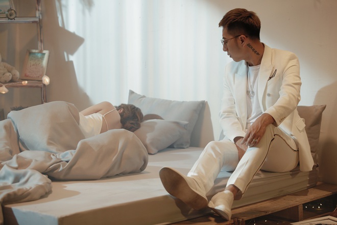 Sau hit Yêu là tha thu, Only C ra mắt MV kể về chuyện tình bị ngăn cách bởi cái chết - Ảnh 3. Sau hit Yêu là tha thu, Only C ra mắt MV kể về chuyện tình bị ngăn cách bởi cái chết - Ảnh 3.