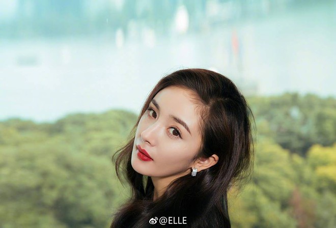 Bạch Thiển Dương Mịch khoe chân dài chuẩn chỉnh bên Dạ Hoa Triệu Hựu Đình - Ảnh 5. Bạch Thiển Dương Mịch khoe chân dài chuẩn chỉnh bên Dạ Hoa Triệu Hựu Đình - Ảnh 5.