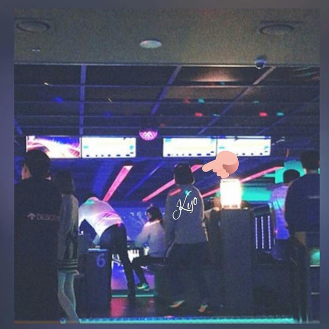 Vợ chồng son Song Joong Ki và Song Hye Kyo cùng bạn bè đi chơi bowling đêm Giáng Sinh Vợ chồng son Song Joong Ki và Song Hye Kyo cùng bạn bè đi chơi bowling đêm Giáng Sinh
