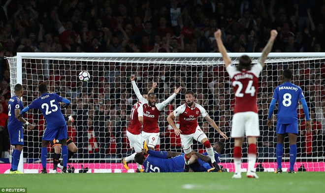 Arsenal thắng nghẹt thở trước Leicester ngày mở màn Premier League - Ảnh 3. Arsenal thắng nghẹt thở trước Leicester ngày mở màn Premier League - Ảnh 3.