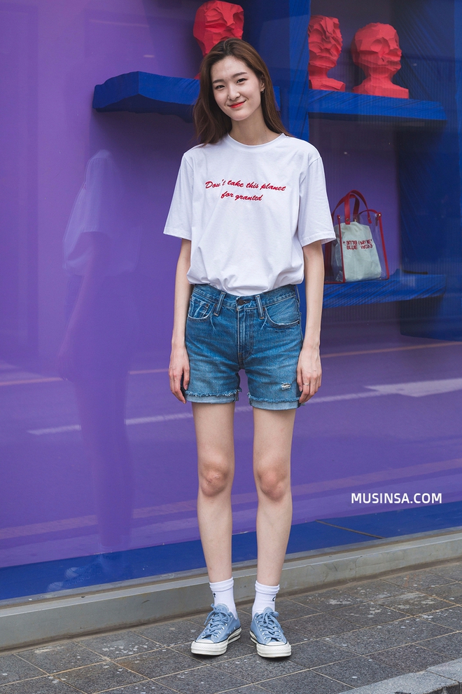 Street style Hàn Quốc cứ chất lừ như thế này bảo sao bạn trẻ nào cũng muốn bắt chước - Ảnh 5. Street style Hàn Quốc cứ chất lừ như thế này bảo sao bạn trẻ nào cũng muốn bắt chước - Ảnh 5.