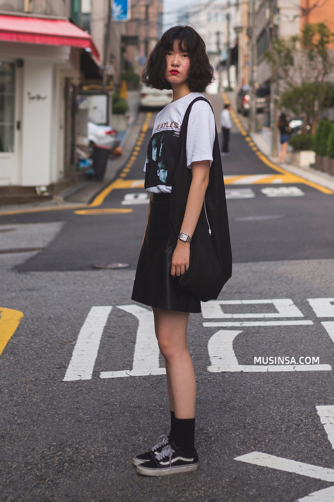 Street style Hàn Quốc cứ chất lừ như thế này bảo sao bạn trẻ nào cũng muốn bắt chước - Ảnh 6. Street style Hàn Quốc cứ chất lừ như thế này bảo sao bạn trẻ nào cũng muốn bắt chước - Ảnh 6.