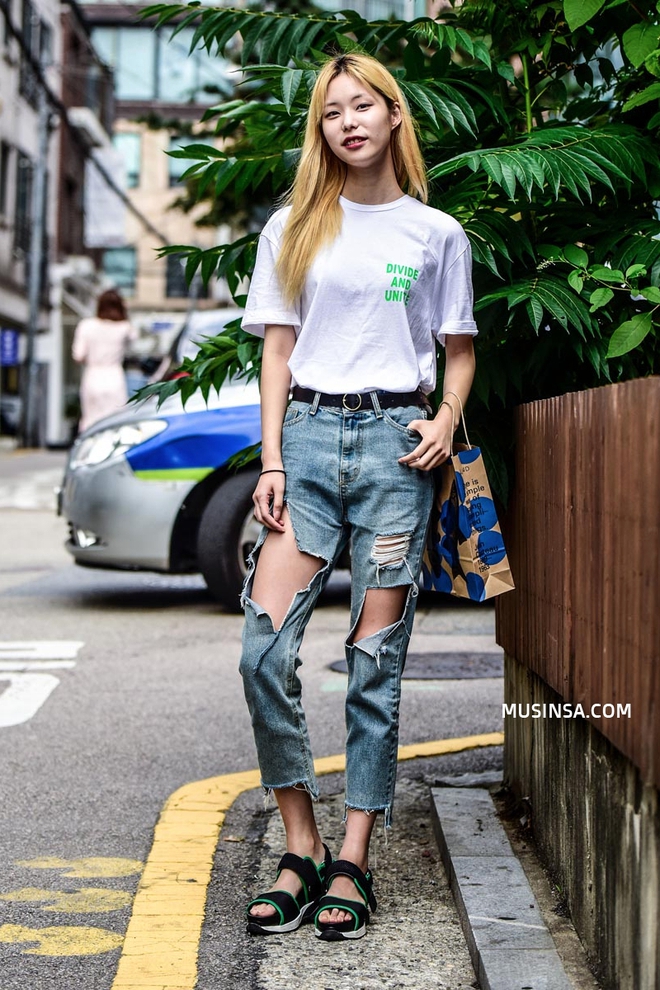Chỉ là dạo phố nhưng các bạn trẻ Hàn vẫn mix đồ đẹp "quá đáng" Chỉ là dạo phố nhưng các bạn trẻ Hàn vẫn mix đồ đẹp "quá đáng"