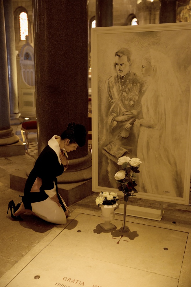 Lý Nhã Kỳ mặc quý phái tới viếng mộ Công nương Grace Kelly tại Monaco - Ảnh 11.