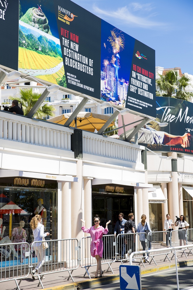 Lý Nhã Kỳ lên tiếng về tấm pano Lý Nhã Kỳ - Tiếng nói mới của Việt Nam đặt tại Cannes gây xôn xao - Ảnh 3. Lý Nhã Kỳ lên tiếng về tấm pano Lý Nhã Kỳ - Tiếng nói mới của Việt Nam đặt tại Cannes gây xôn xao - Ảnh 3.