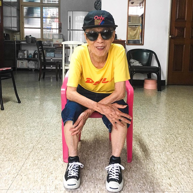 Chỉ 2 tuần sau khi xuất hiện trên Instagram, cụ bà 88 tuổi này đã trở thành hiện tượng thời trang xứ Đài - Ảnh 9.