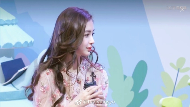 Nhan sắc ngày càng hoàn mỹ của Angela Baby sau khi bọc răng sứ, nhuộm tóc mới - Ảnh 4.