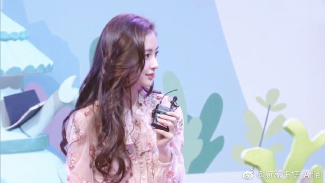 Nhan sắc ngày càng hoàn mỹ của Angela Baby sau khi bọc răng sứ, nhuộm tóc mới - Ảnh 5.