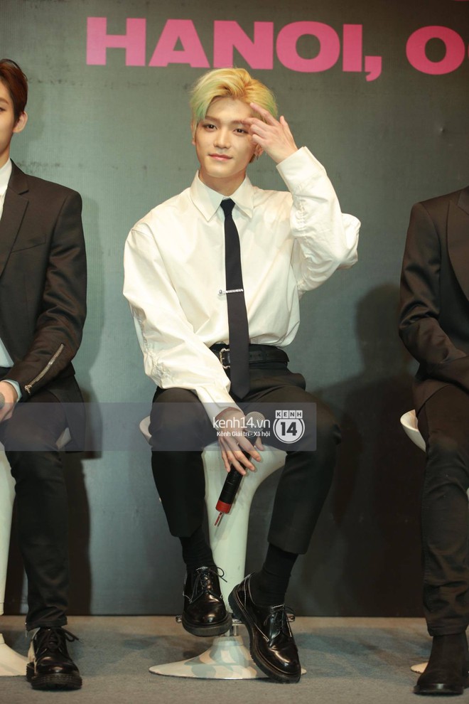 Mỹ nam Taeyong tiết lộ muốn ở lại Việt Nam, NCT 127 đồng loạt tỏ tình Anh yêu em với fan tại họp báo ở Hà Nội - Ảnh 24. Mỹ nam Taeyong tiết lộ muốn ở lại Việt Nam, NCT 127 đồng loạt tỏ tình Anh yêu em với fan tại họp báo ở Hà Nội - Ảnh 24.