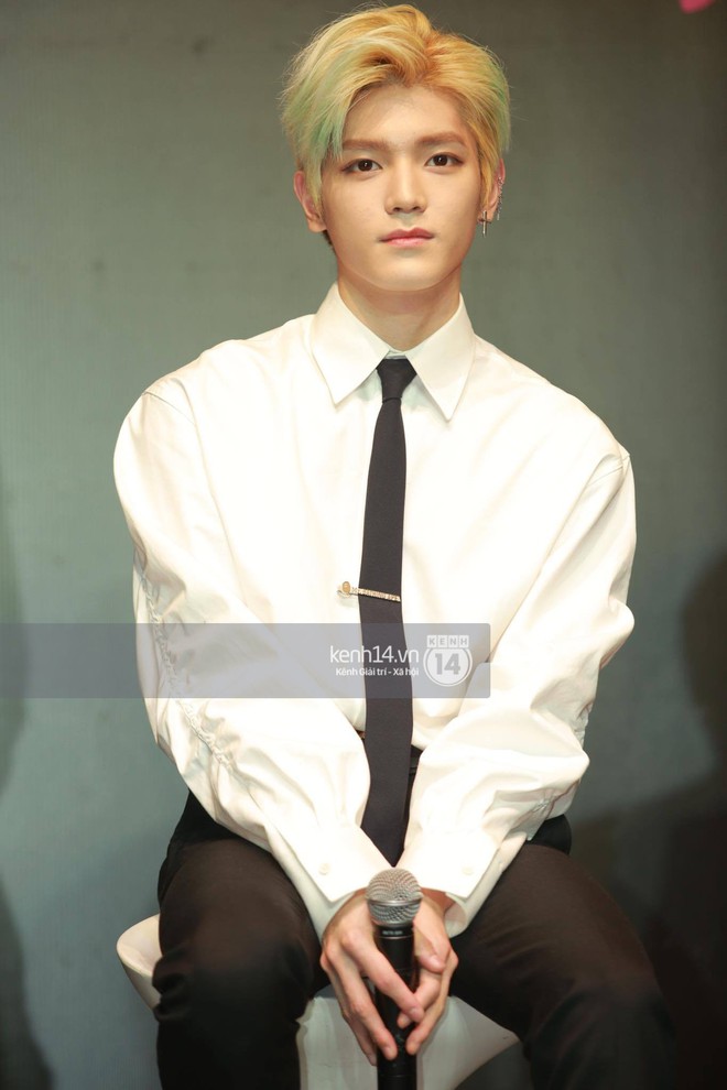Mỹ nam Taeyong tiết lộ muốn ở lại Việt Nam, NCT 127 đồng loạt tỏ tình Anh yêu em với fan tại họp báo ở Hà Nội - Ảnh 26. Mỹ nam Taeyong tiết lộ muốn ở lại Việt Nam, NCT 127 đồng loạt tỏ tình Anh yêu em với fan tại họp báo ở Hà Nội - Ảnh 26.