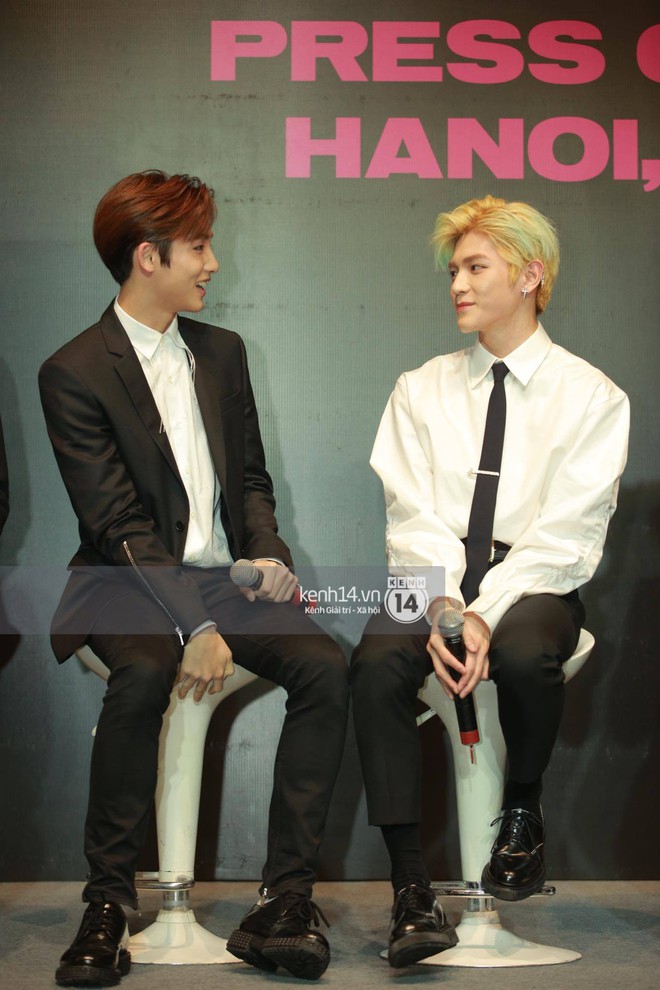 Mỹ nam Taeyong tiết lộ muốn ở lại Việt Nam, NCT 127 đồng loạt tỏ tình Anh yêu em với fan tại họp báo ở Hà Nội - Ảnh 18. Mỹ nam Taeyong tiết lộ muốn ở lại Việt Nam, NCT 127 đồng loạt tỏ tình Anh yêu em với fan tại họp báo ở Hà Nội - Ảnh 18.