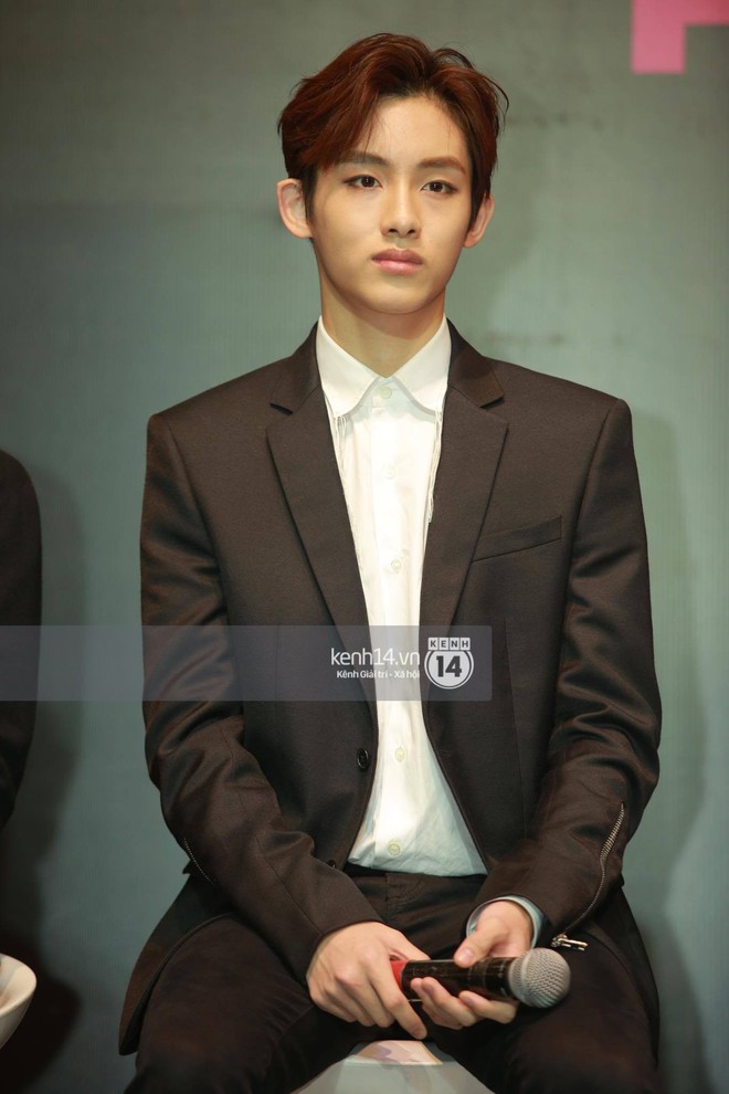 Mỹ nam Taeyong tiết lộ muốn ở lại Việt Nam, NCT 127 đồng loạt tỏ tình Anh yêu em với fan tại họp báo ở Hà Nội - Ảnh 17. Mỹ nam Taeyong tiết lộ muốn ở lại Việt Nam, NCT 127 đồng loạt tỏ tình Anh yêu em với fan tại họp báo ở Hà Nội - Ảnh 17.