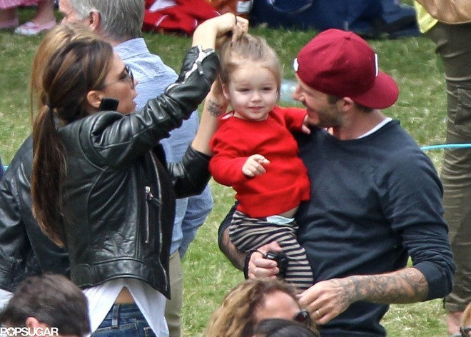 Harper Beckham: Cô bé may mắn vừa chào đời đã là báu vật nhỏ của 2 siêu sao hàng đầu thế giới - Ảnh 23.