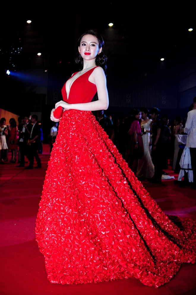 12 bộ cánh lộng lẫy nhất, gây náo loạn thảm đỏ Đêm Hội Chân Dài những năm gần đây - Ảnh 5.