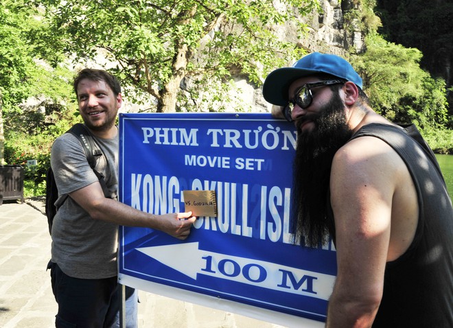 Đạo diễn Kong hào hứng dẫn đạo diễn Star Wars thăm thú Việt Nam - Ảnh 3.
