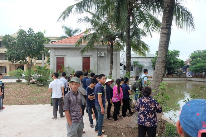 Vụ 2 người lớn cứu 2 nam sinh nhưng cả 4 tử vong: Tang thương bao trùm vùng quê - Ảnh 9. Vụ 2 người lớn cứu 2 nam sinh nhưng cả 4 tử vong: Tang thương bao trùm vùng quê - Ảnh 9.