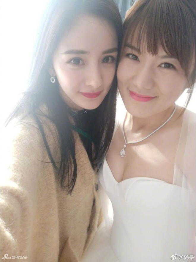 Đám cưới nhỏ bất ngờ thu hút chú ý vì sự xuất hiện xinh đẹp lấn át cô dâu của Dương Mịch - Ảnh 6. Đám cưới nhỏ bất ngờ thu hút chú ý vì sự xuất hiện xinh đẹp lấn át cô dâu của Dương Mịch - Ảnh 6.