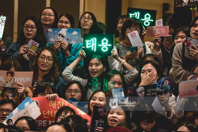 Mỹ nam Taeyong tiết lộ muốn ở lại Việt Nam, NCT 127 đồng loạt tỏ tình Anh yêu em với fan tại họp báo ở Hà Nội - Ảnh 28. Mỹ nam Taeyong tiết lộ muốn ở lại Việt Nam, NCT 127 đồng loạt tỏ tình Anh yêu em với fan tại họp báo ở Hà Nội - Ảnh 28.