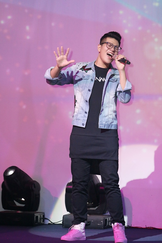Noo Phước Thịnh điển trai, cuốn hút trong đêm mini show cùng các học trò The Voice - Ảnh 13.