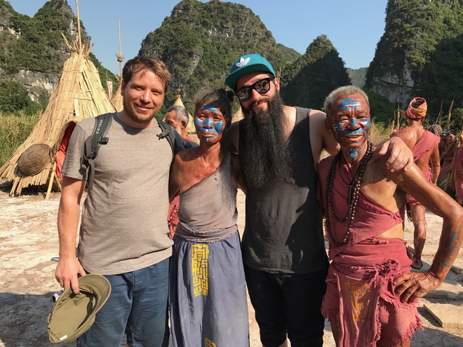 Đạo diễn Kong hào hứng dẫn đạo diễn Star Wars thăm thú Việt Nam - Ảnh 10.